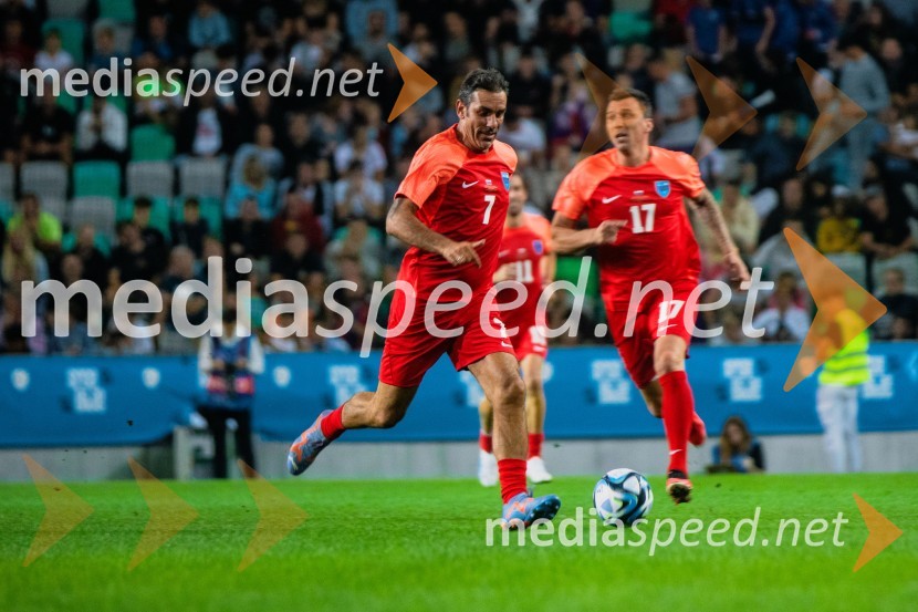 Dobrodelna tekma: Svetovne zvezde nogometa za žrtve poplav