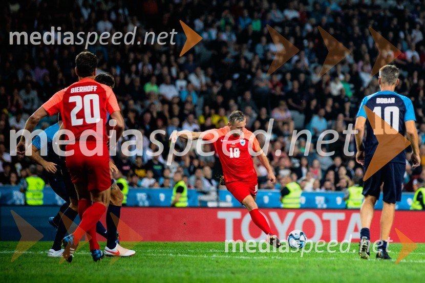 Dobrodelna tekma: Svetovne zvezde nogometa za žrtve poplav