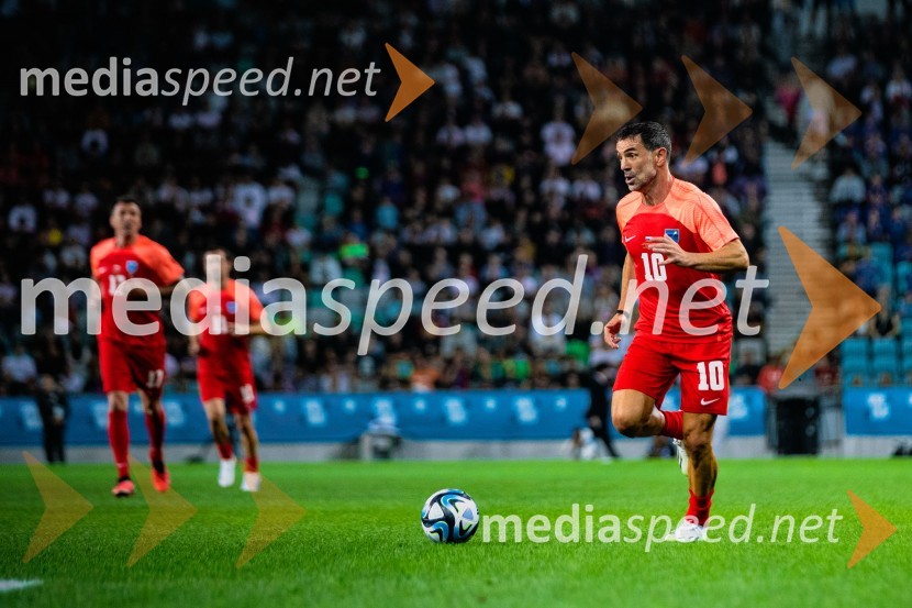 Dobrodelna tekma: Svetovne zvezde nogometa za žrtve poplav