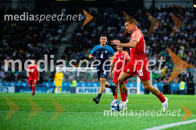 Dobrodelna tekma: Svetovne zvezde nogometa za žrtve poplav