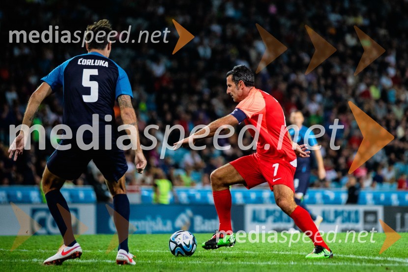 Dobrodelna tekma: Svetovne zvezde nogometa za žrtve poplav