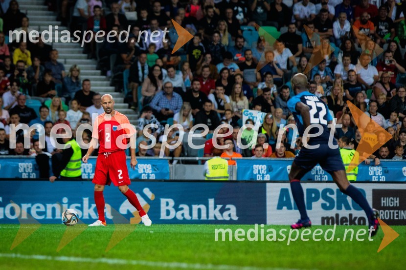 Dobrodelna tekma: Svetovne zvezde nogometa za žrtve poplav