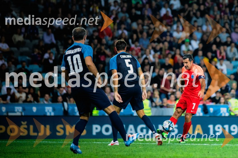 Dobrodelna tekma: Svetovne zvezde nogometa za žrtve poplav