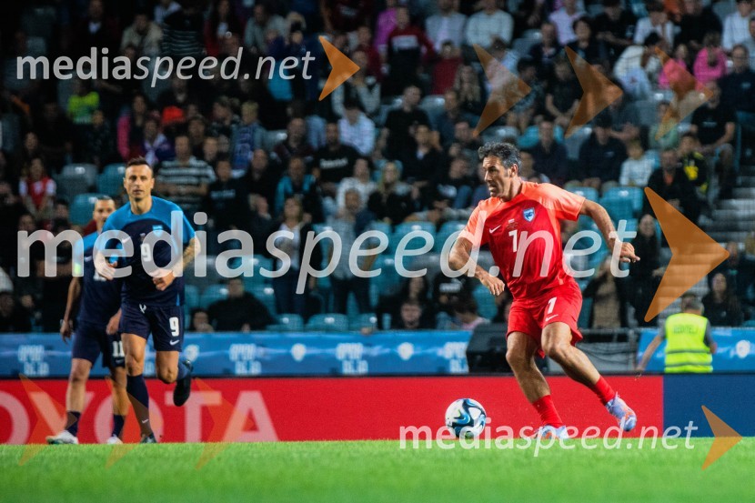 Dobrodelna tekma: Svetovne zvezde nogometa za žrtve poplav