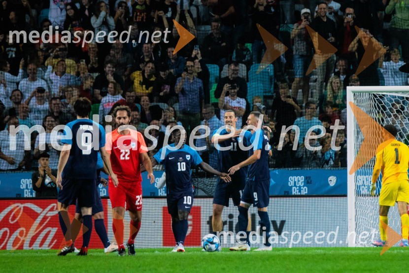 Dobrodelna tekma: Svetovne zvezde nogometa za žrtve poplav