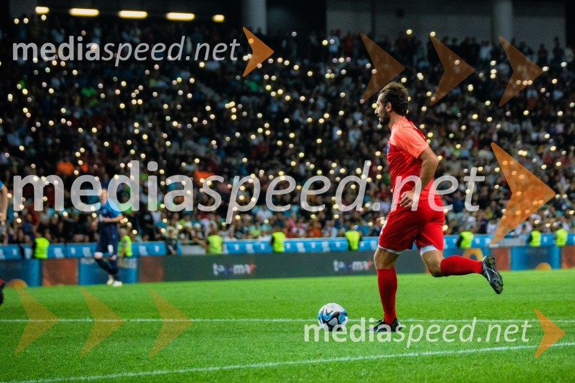 Dobrodelna tekma: Svetovne zvezde nogometa za žrtve poplav