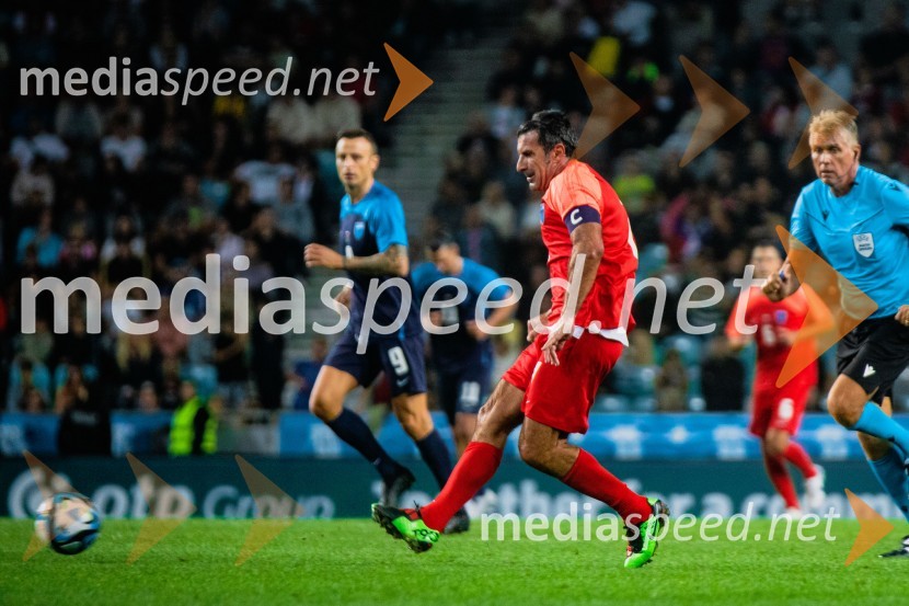 Dobrodelna tekma: Svetovne zvezde nogometa za žrtve poplav