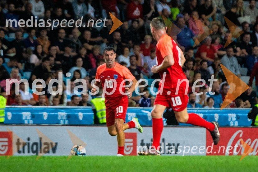 Dobrodelna tekma: Svetovne zvezde nogometa za žrtve poplav