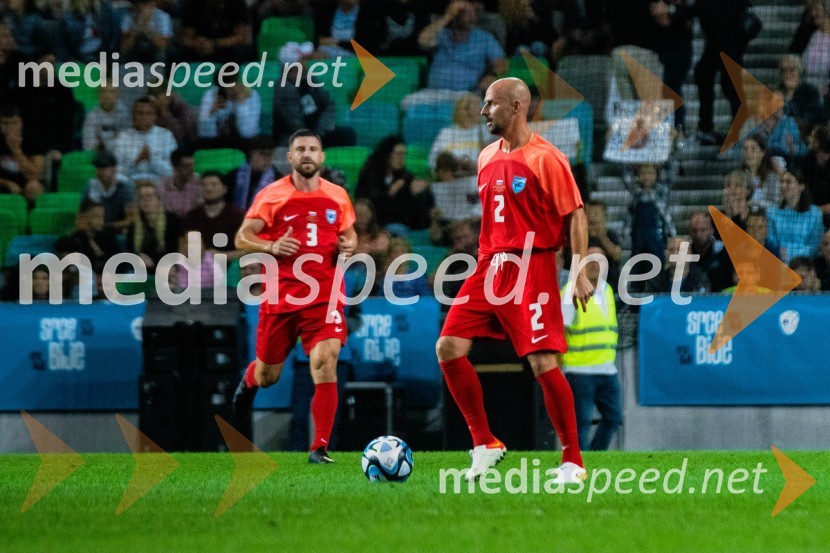 Dobrodelna tekma: Svetovne zvezde nogometa za žrtve poplav