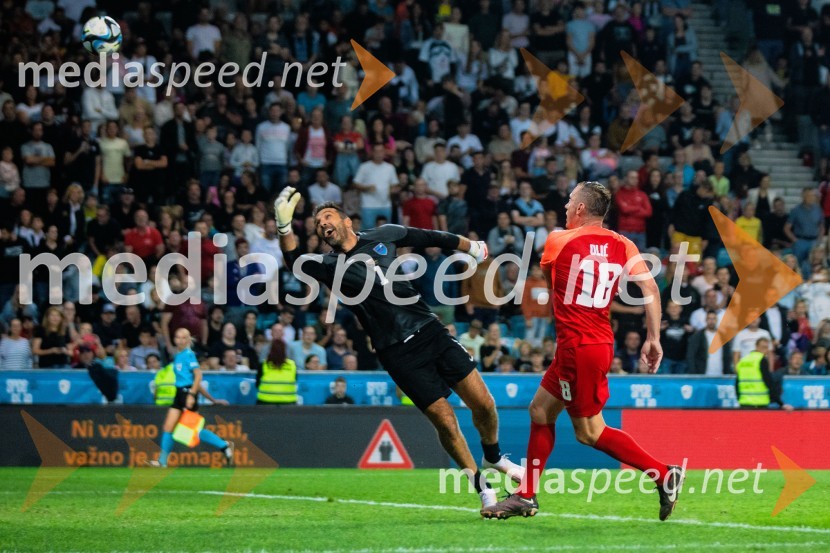 Dobrodelna tekma: Svetovne zvezde nogometa za žrtve poplav