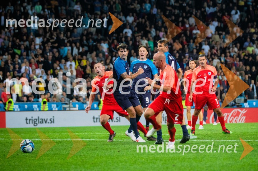 Dobrodelna tekma: Svetovne zvezde nogometa za žrtve poplav