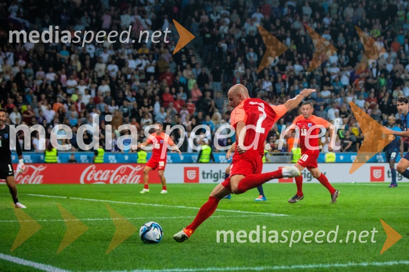 Dobrodelna tekma: Svetovne zvezde nogometa za žrtve poplav