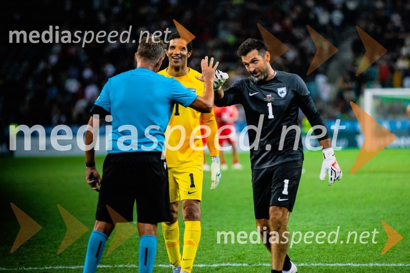 Dobrodelna tekma: Svetovne zvezde nogometa za žrtve poplav