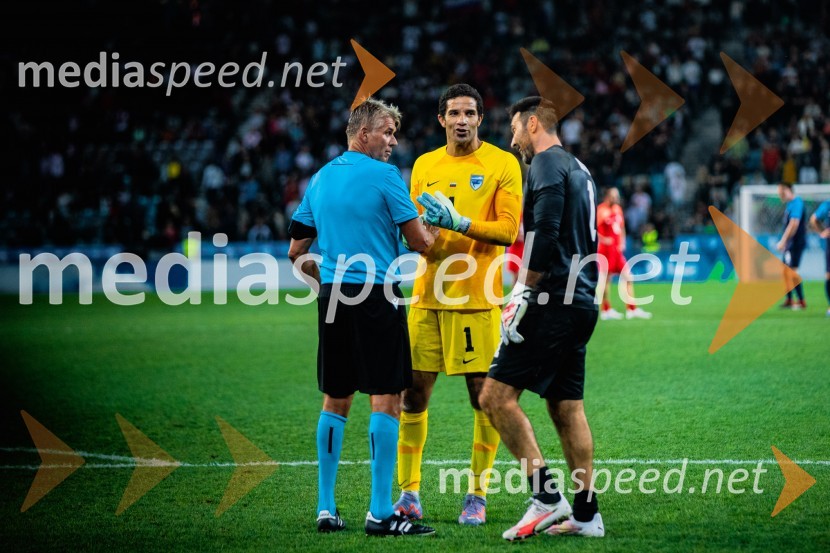 Dobrodelna tekma: Svetovne zvezde nogometa za žrtve poplav