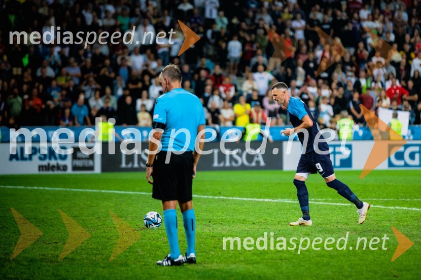 Dobrodelna tekma: Svetovne zvezde nogometa za žrtve poplav