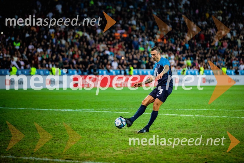 Dobrodelna tekma: Svetovne zvezde nogometa za žrtve poplav