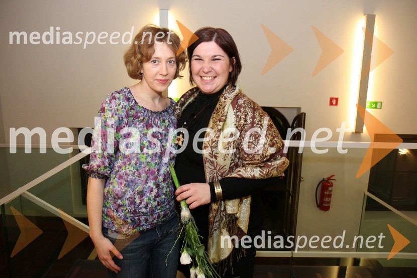 Barbara Vidovič, igralka, in Petra Kurnik, tajnica Mestnega gledališča PtujMama ni ena sama, premiera v Mestnem gledališču Ptuj