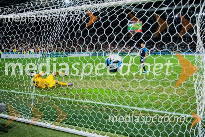 Dobrodelna tekma: Svetovne zvezde nogometa za žrtve poplav