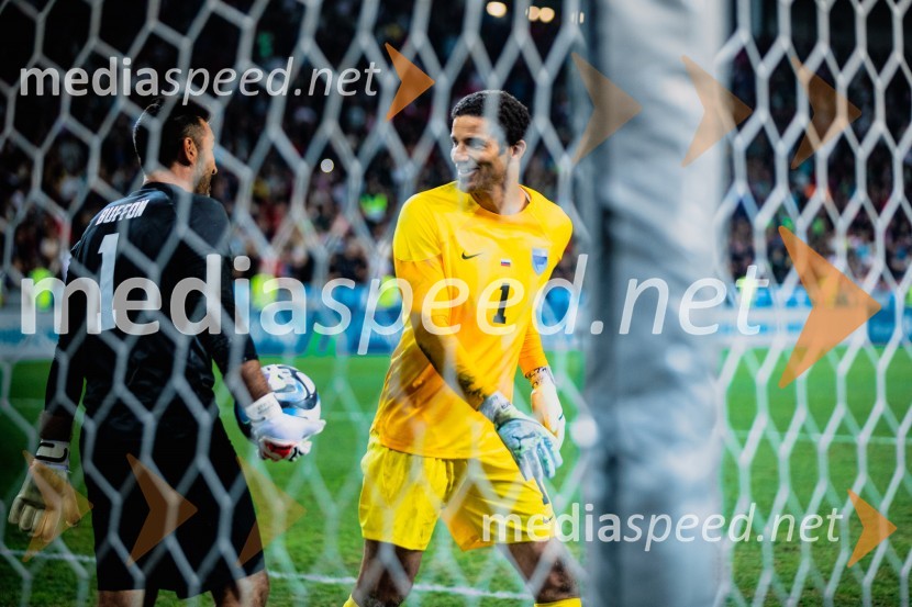 Dobrodelna tekma: Svetovne zvezde nogometa za žrtve poplav