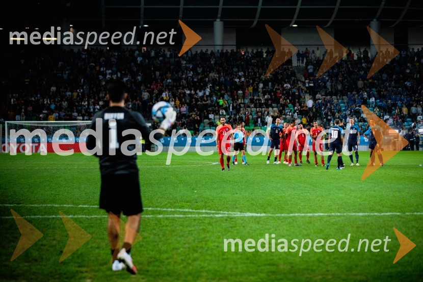 Dobrodelna tekma: Svetovne zvezde nogometa za žrtve poplav