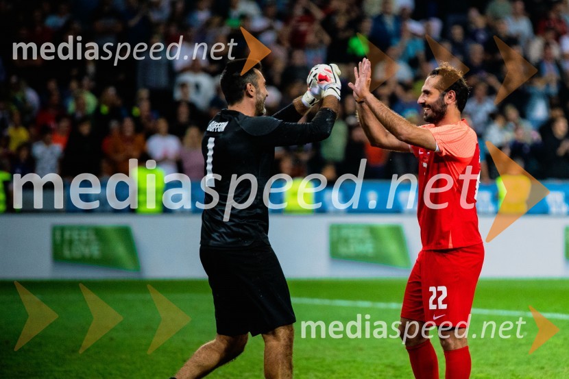 Dobrodelna tekma: Svetovne zvezde nogometa za žrtve poplav