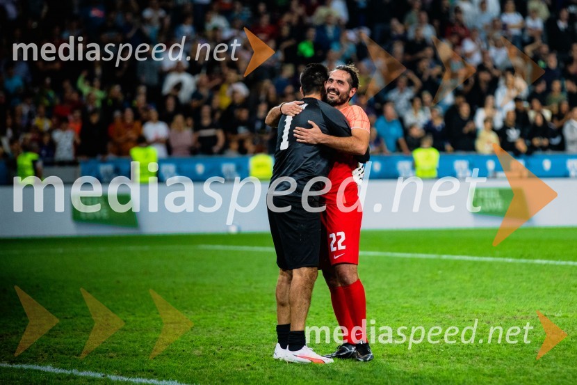 Dobrodelna tekma: Svetovne zvezde nogometa za žrtve poplav