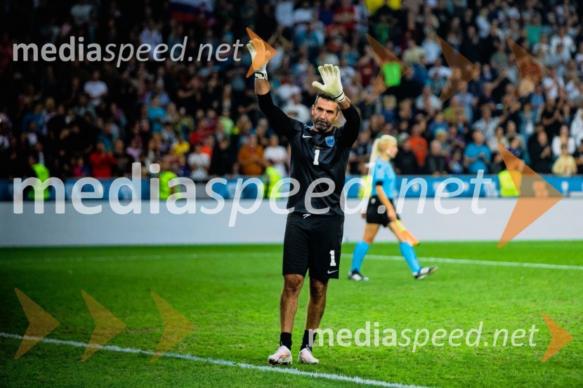 Dobrodelna tekma: Svetovne zvezde nogometa za žrtve poplav