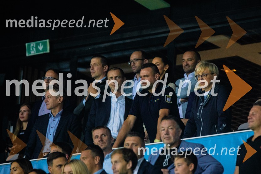 Dobrodelna tekma: Svetovne zvezde nogometa za žrtve poplav