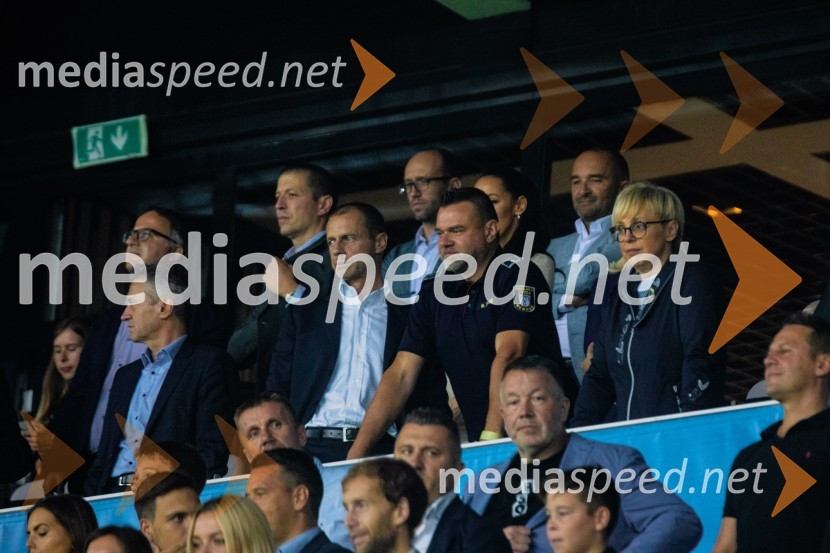 Dobrodelna tekma: Svetovne zvezde nogometa za žrtve poplav