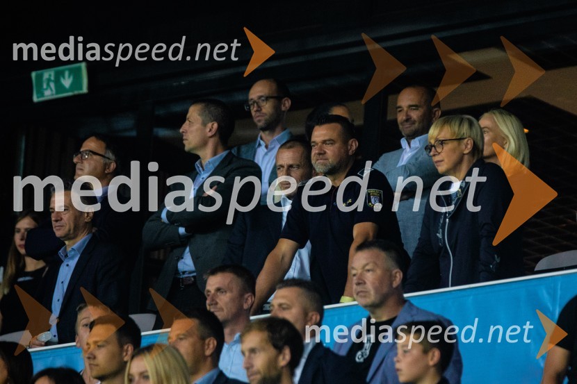 Dobrodelna tekma: Svetovne zvezde nogometa za žrtve poplav