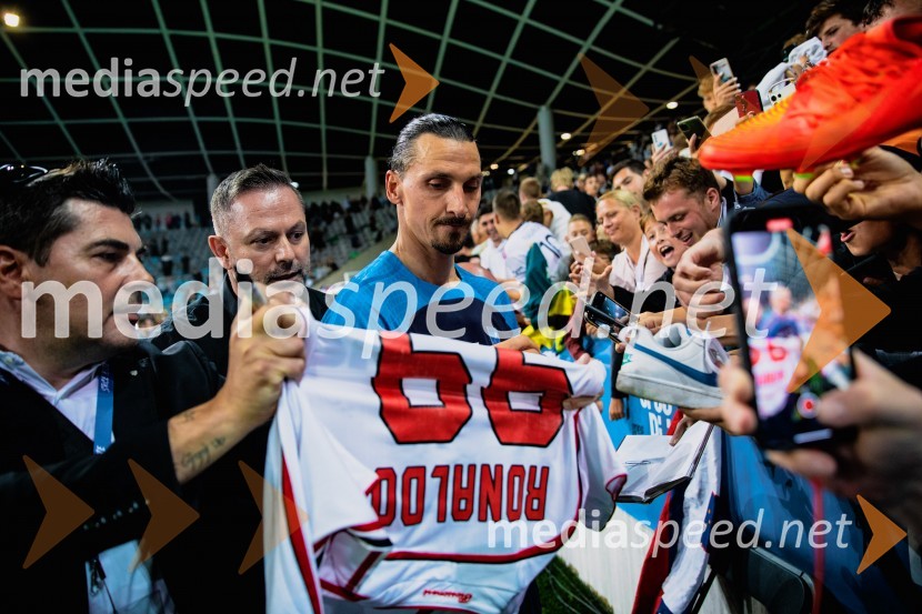 Dobrodelna tekma: Svetovne zvezde nogometa za žrtve poplav