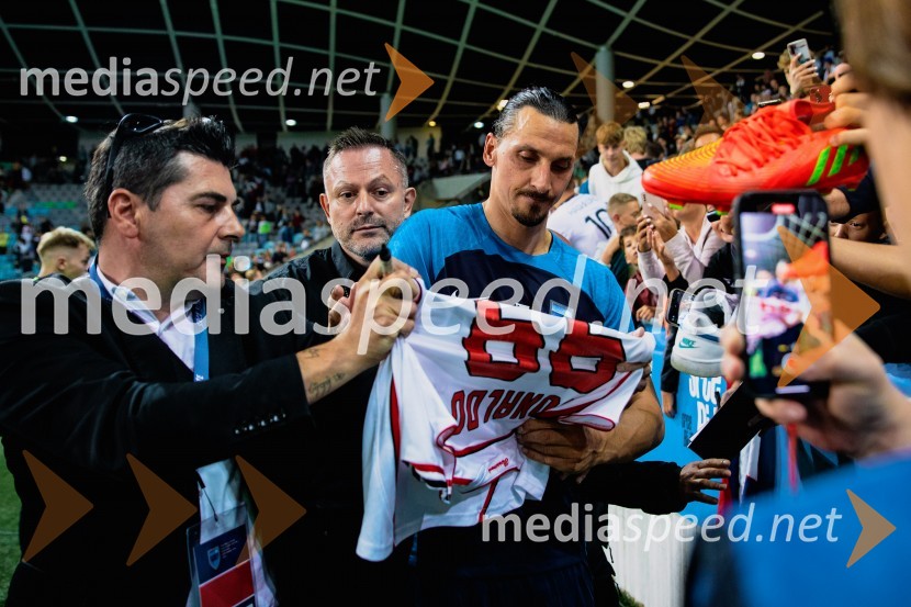 Dobrodelna tekma: Svetovne zvezde nogometa za žrtve poplav