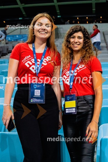  Žana Županc;  Neža Blatnik SojarDobrodelna tekma: Svetovne zvezde nogometa za žrtve poplav