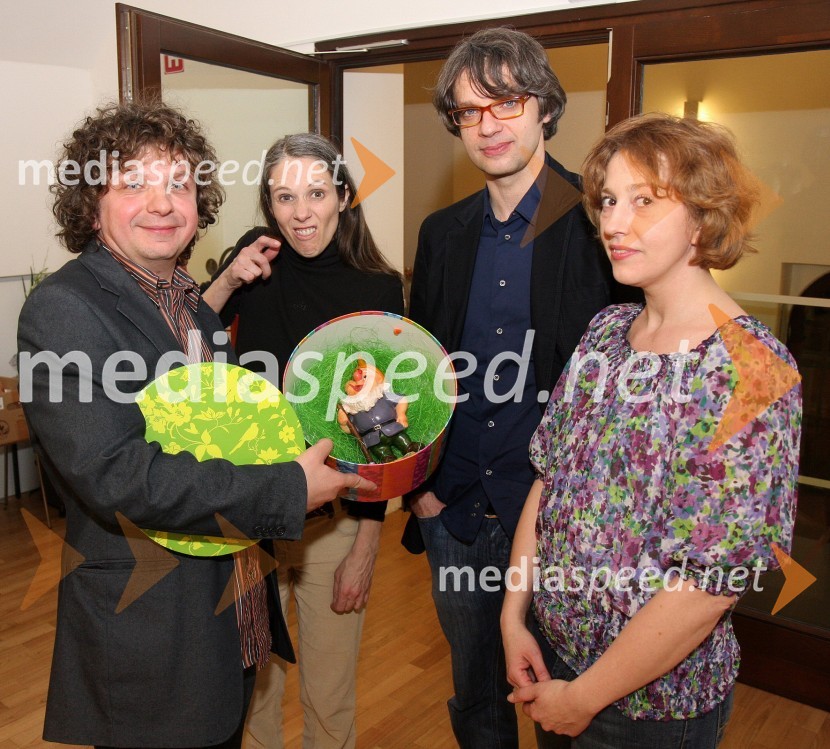 Matjaž Latin, režiser, Nataša Tič Ralijan, Primož Ekart, in Barbara Vidovič, igralciMama ni ena sama, premiera v Mestnem gledališču Ptuj