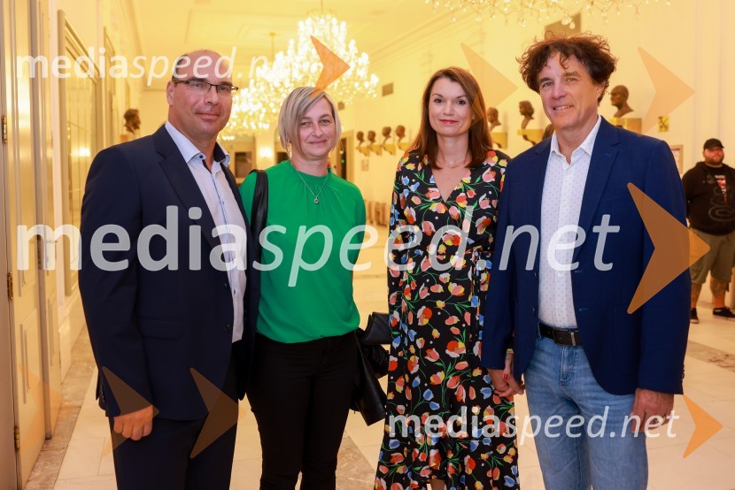  Matej Žunkovič, vodja centra RTV Maribor;  Barbara Mihelič;  ... ;  Zvezdan Martič, televizijski voditelj, predsednik uprave, RTV SlovenijaFrišno/Fresh, dan nove slovenske glasbe 2023