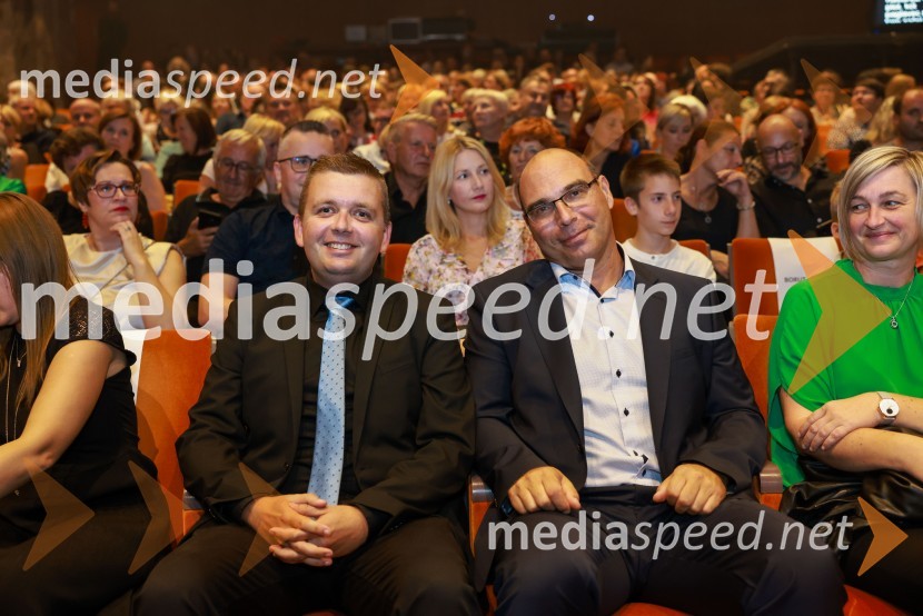  Robert Levstek,  odgovorni urednik Radia Maribor, moderator prireditev;  Matej Žunkovič, vodja centra RTV MariborFrišno/Fresh, dan nove slovenske glasbe 2023