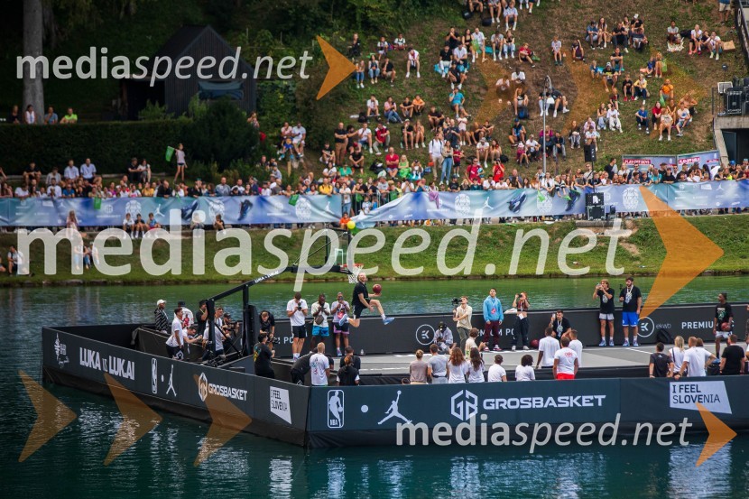 Košarkarski spektakel na gladini Blejskega jezera