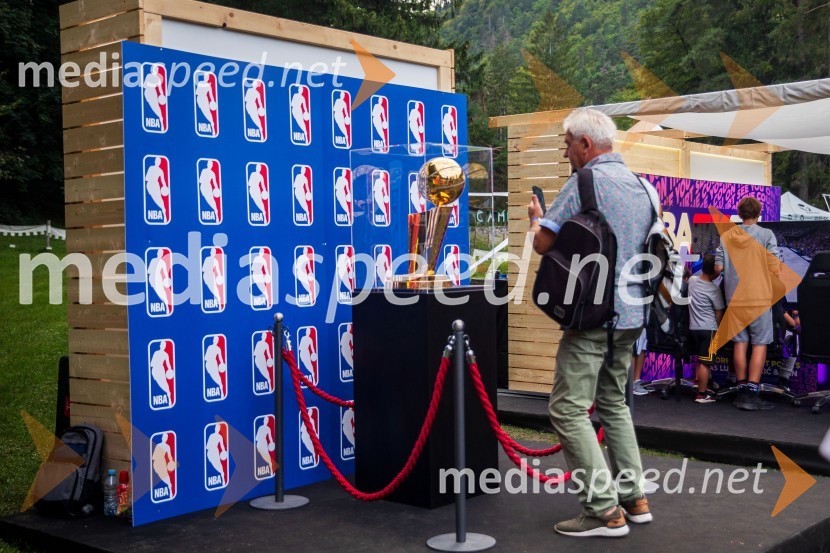 Košarkarski spektakel na gladini Blejskega jezera