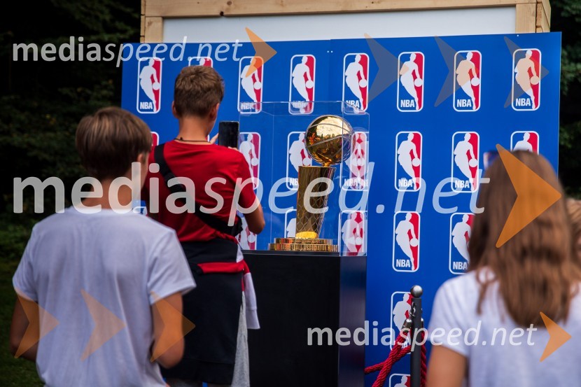 Košarkarski spektakel na gladini Blejskega jezera