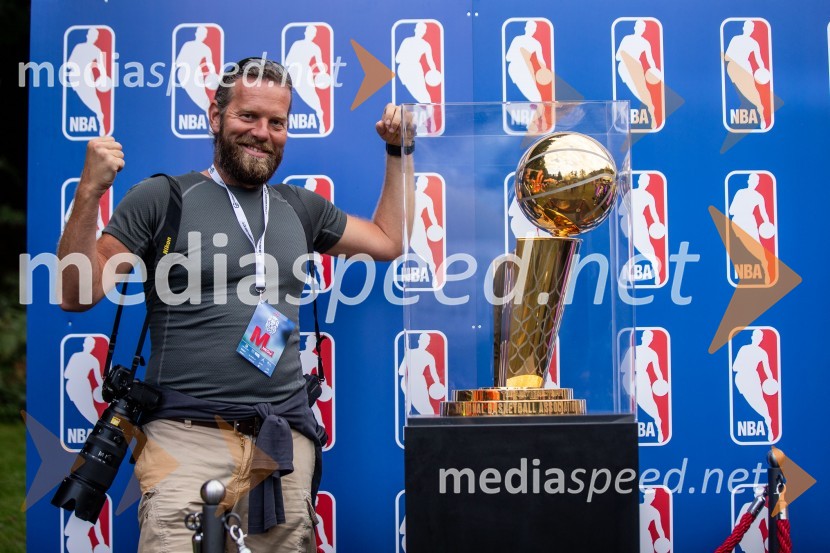  Andrej Tarfila, fotografKošarkarski spektakel na gladini Blejskega jezera