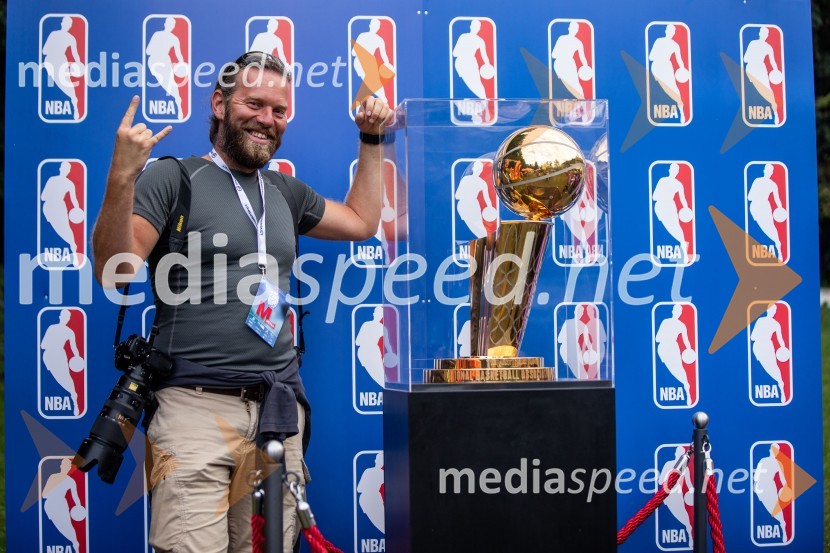  Andrej Tarfila, fotografKošarkarski spektakel na gladini Blejskega jezera