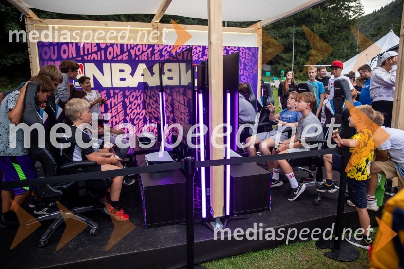 Košarkarski spektakel na gladini Blejskega jezera