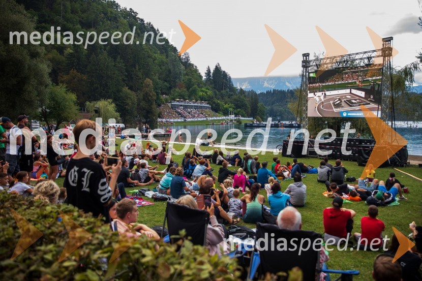 Košarkarski spektakel na gladini Blejskega jezera