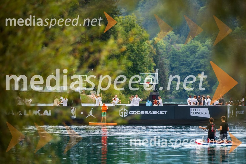 Košarkarski spektakel na gladini Blejskega jezera