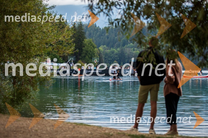 Košarkarski spektakel na gladini Blejskega jezera
