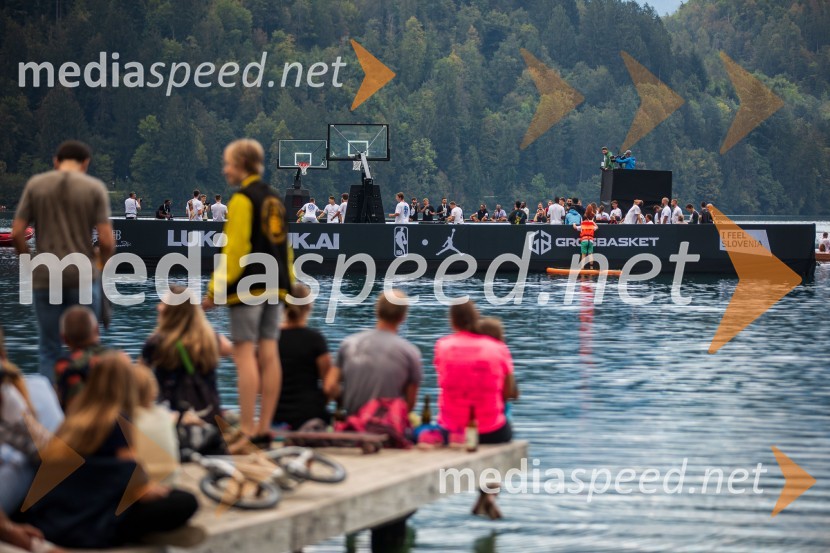 Košarkarski spektakel na gladini Blejskega jezera