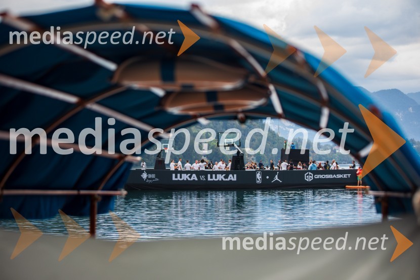 Košarkarski spektakel na gladini Blejskega jezera