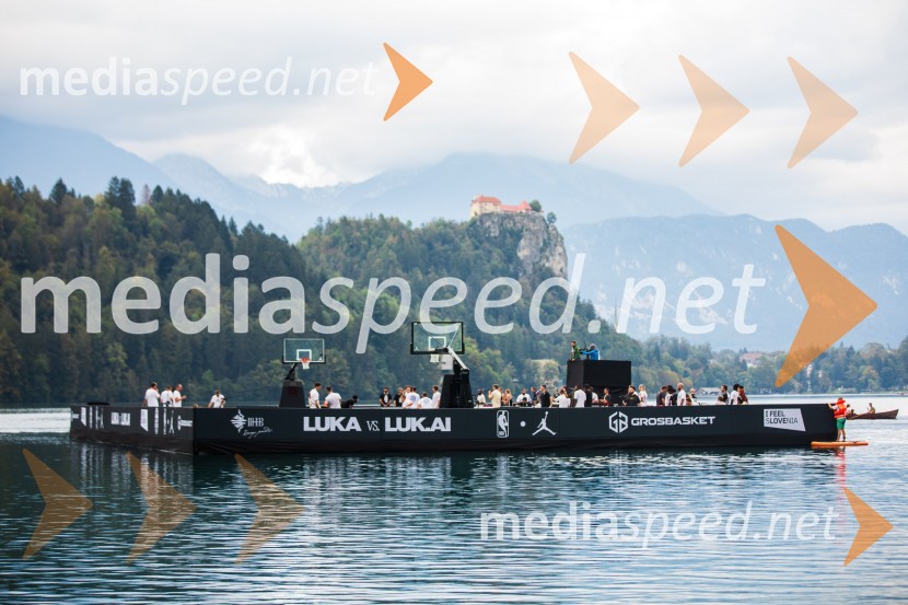 Košarkarski spektakel na gladini Blejskega jezera