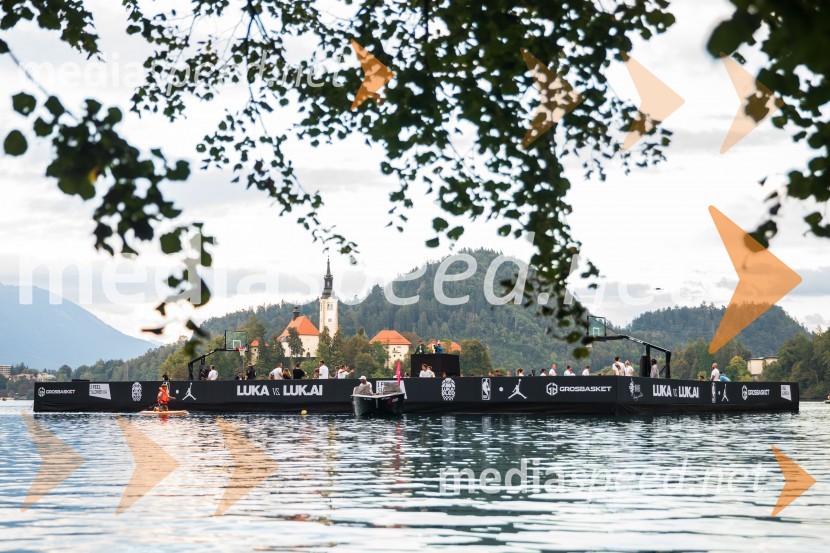 Košarkarski spektakel na gladini Blejskega jezera