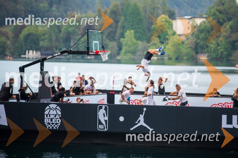 Košarkarski spektakel na gladini Blejskega jezera